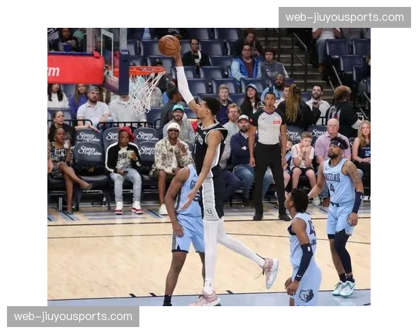 文班亚马场均2.7盖帽领跑盖帽榜，篮板排名第四